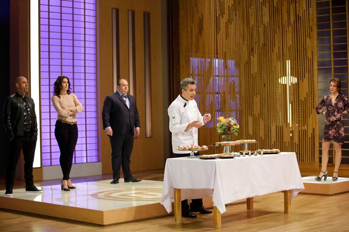 Nesta semana em MasterChef Brasil os participantes terão aula de confeitaria e desafio com aves.