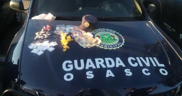 GCM de Osasco prende homem com drogas o Bussocaba