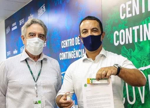 Lins manifesta intenção de comprar mais vacinas