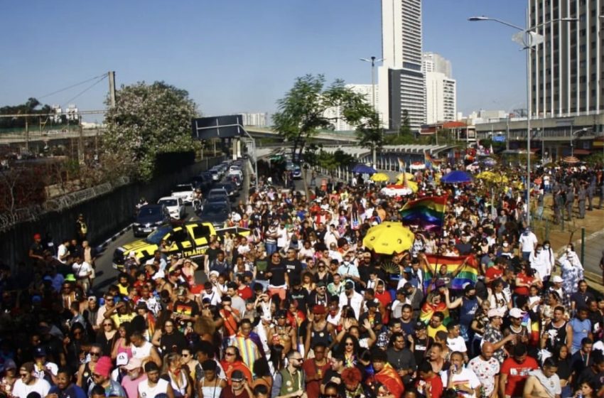 ParadaOz reúne 10 mil no centro de Osasco